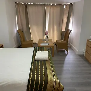 Sunrup Heathrow Homestay Feltham